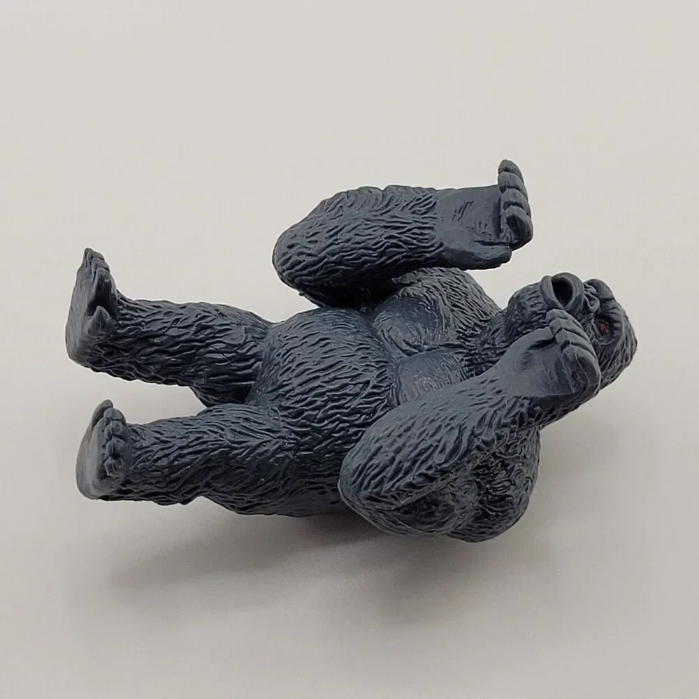Gorilla - Yell Sunset Horizontal Bar Club Gray Display Figure
